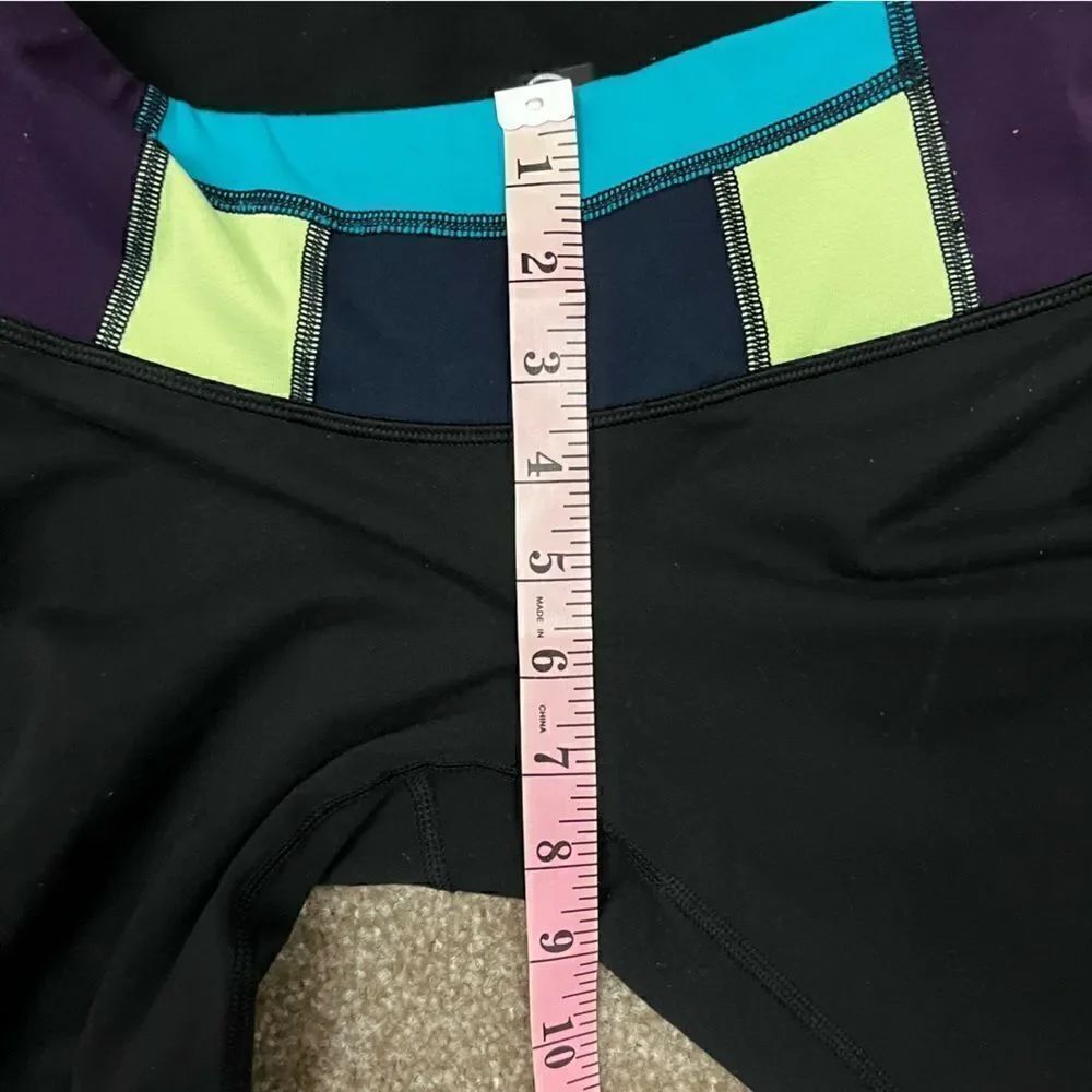 Lululemon Color Block Capri Fit Leggings - Picture 6 of 7